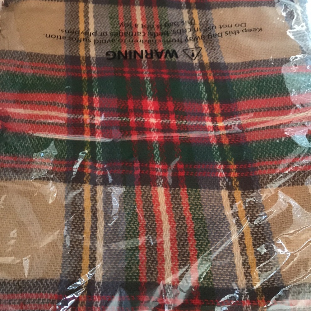 Plaid scarf. NWT RED, green, beige, winter, fringe Christmas, fall - Picture 12 of 12